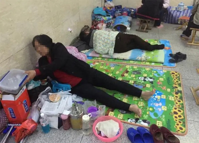 智能（néng）共（gòng）享陪護床櫃是陪護人員的福音，智能商業的先行（háng）者