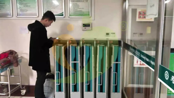 山東壽（shòu）*市（shì）人民醫院引進愛（ài）陪卡槽式共享陪護床便民服務