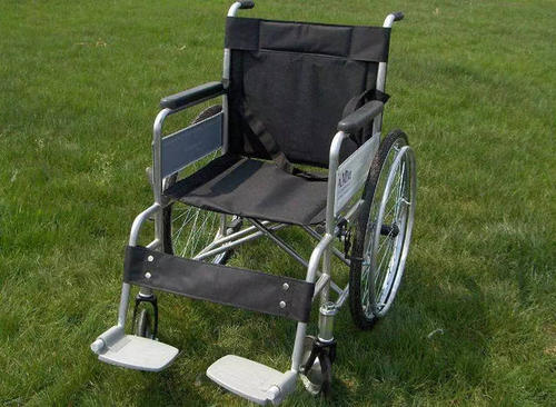 社區共享輪椅便利了行（háng）動不便的人群