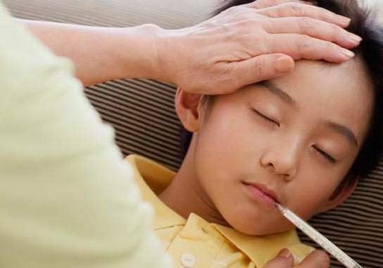 中暑初期症狀跟新冠肺炎相似，它們各是怎樣的症狀？