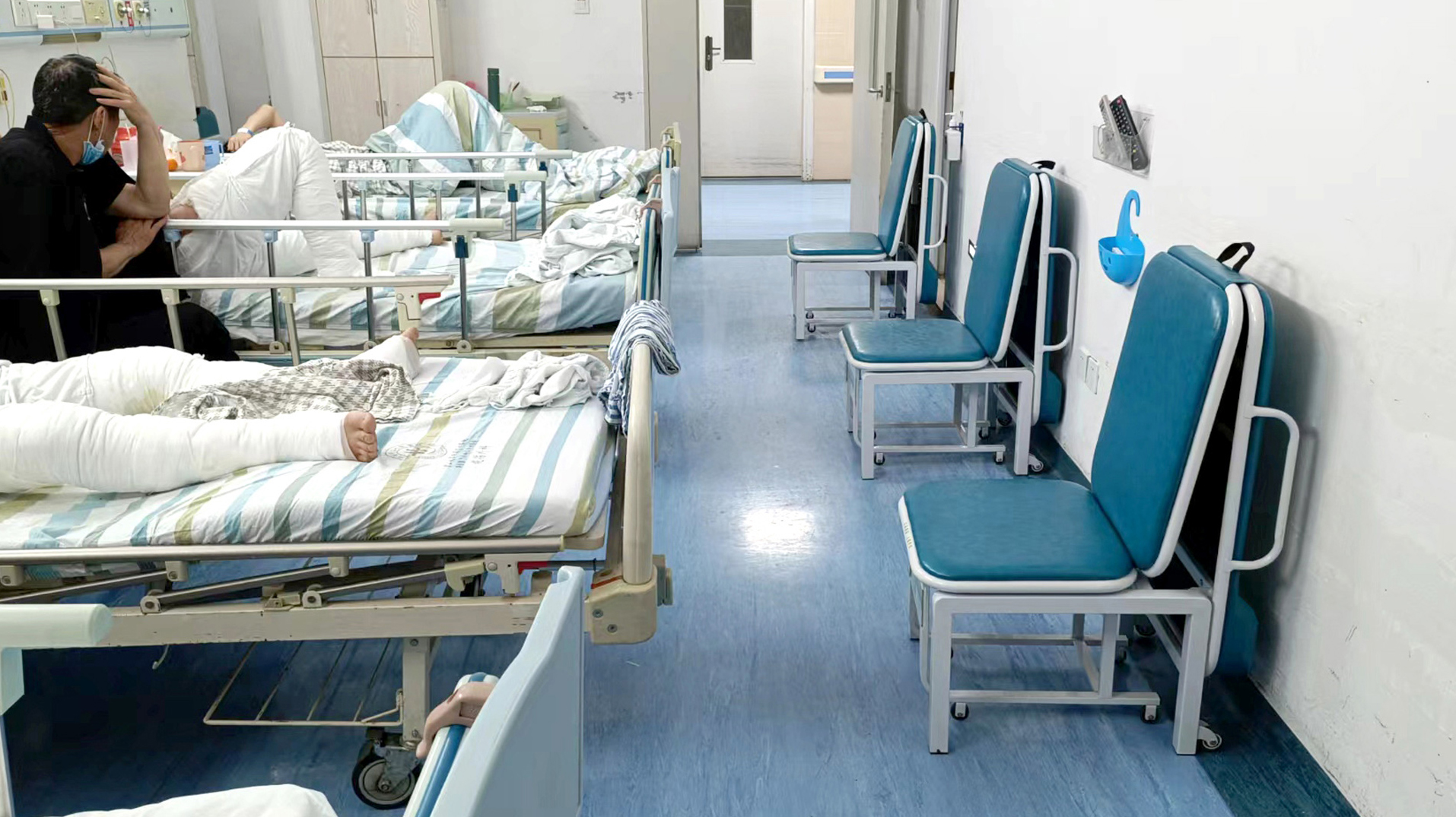 共享折疊陪護床椅，愛陪（péi）品牌多維（wéi）度優勢助力醫院管理